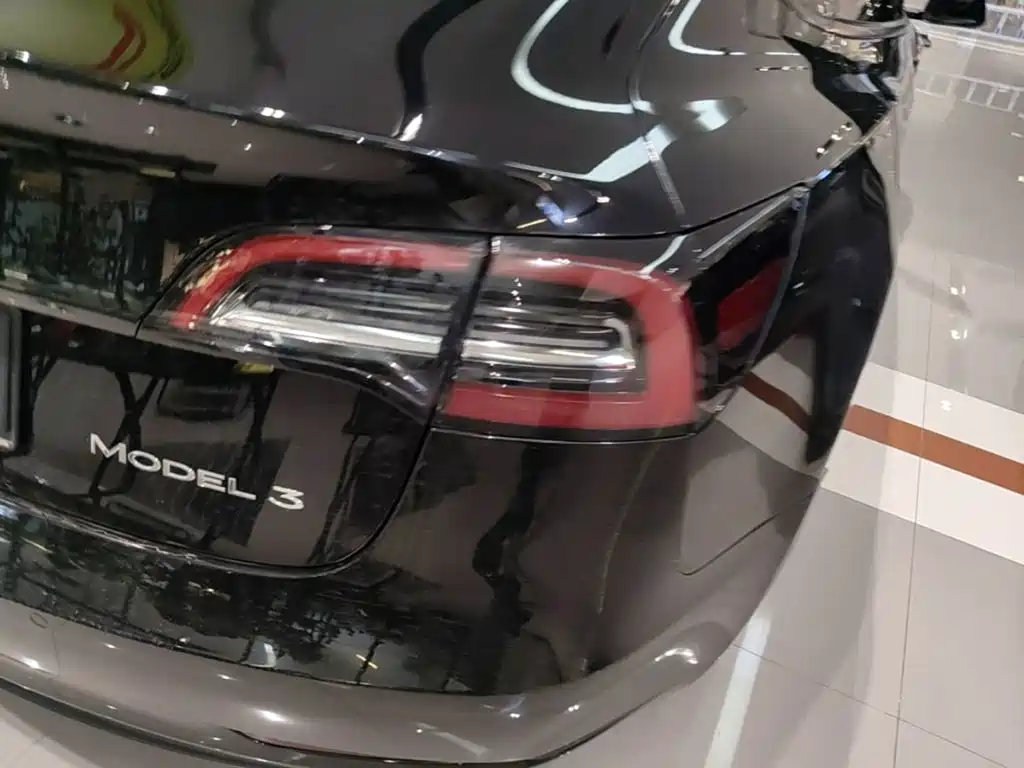 Tesla Model 3 — миниатюра 8