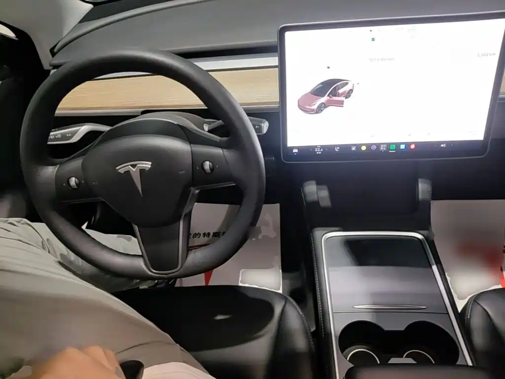 Tesla Model 3 — миниатюра 10