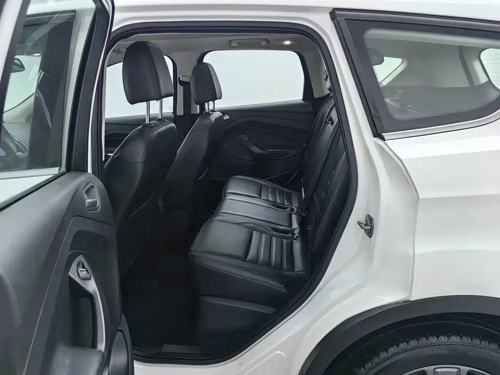 Ford Kuga — миниатюра 15