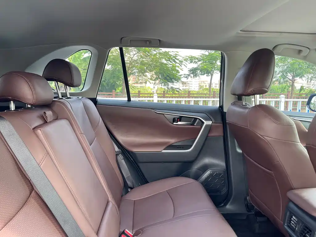 Toyota RAV4 — миниатюра 14