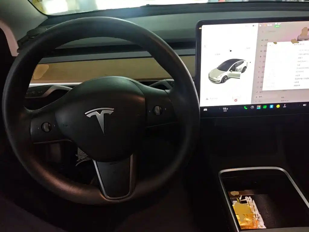 Tesla Model 3 — миниатюра 10