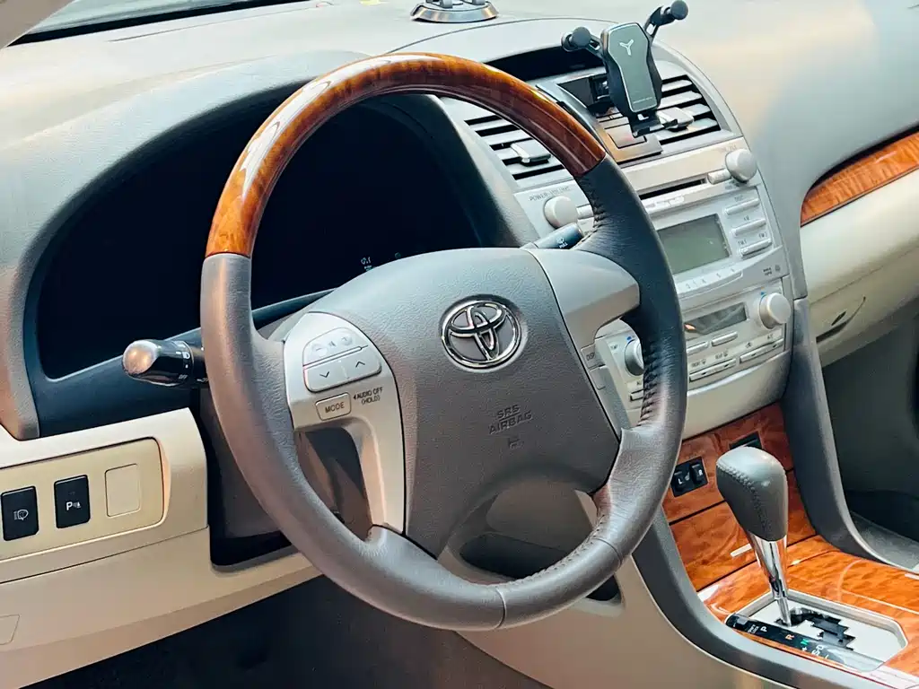 Toyota Camry — миниатюра 14