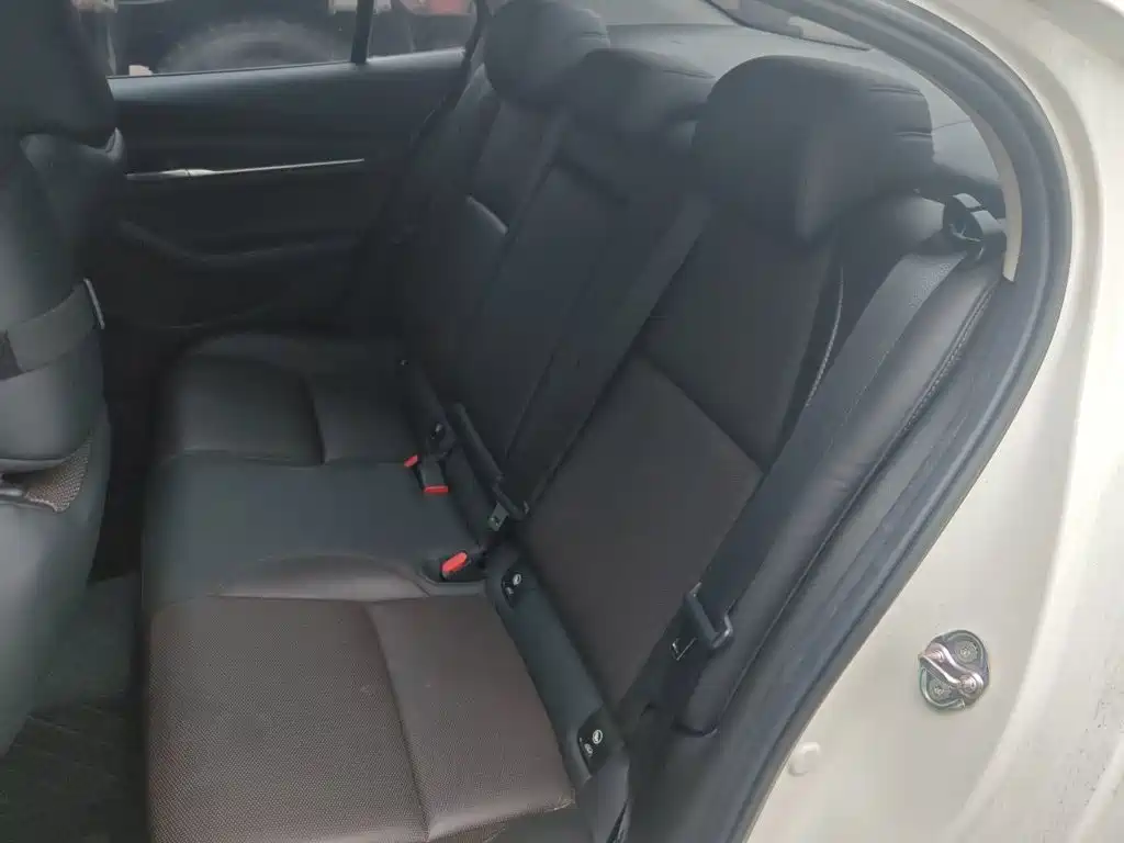 Mazda 3 Axela — миниатюра 18