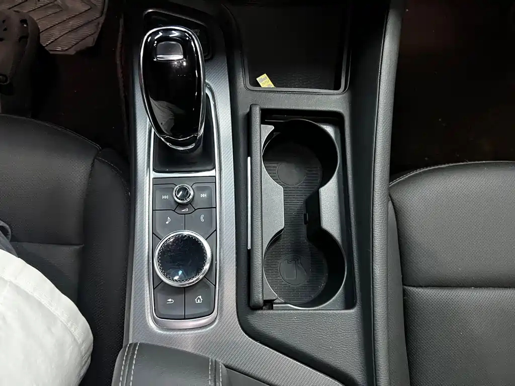 Cadillac CT5 — миниатюра 10