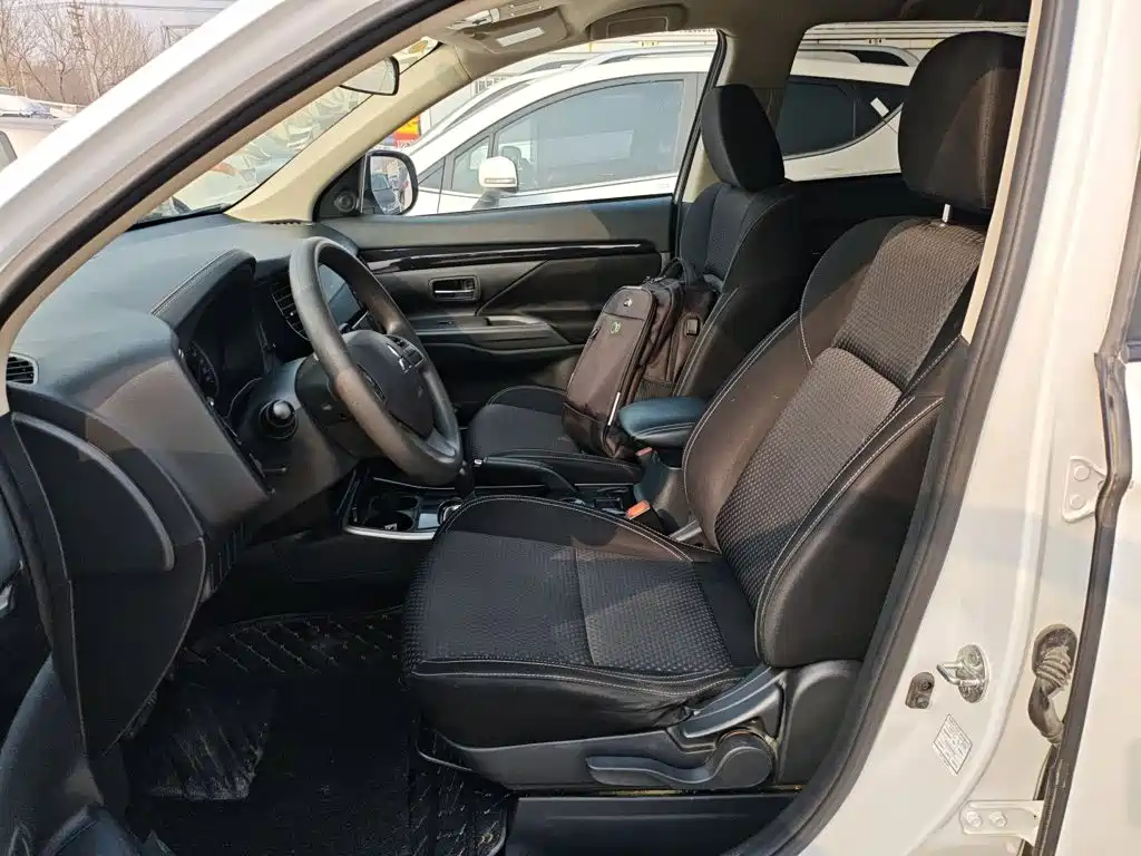 Mitsubishi Outlander — миниатюра 11