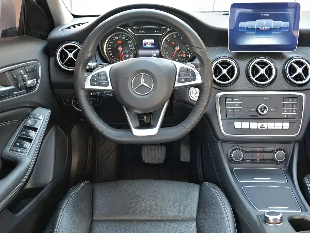 Mercedes-Benz GLA — миниатюра 8