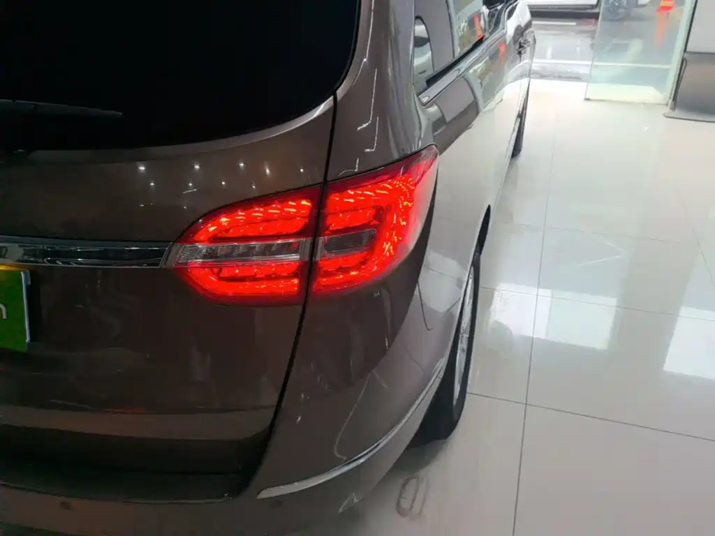 Buick GL8 — миниатюра 8