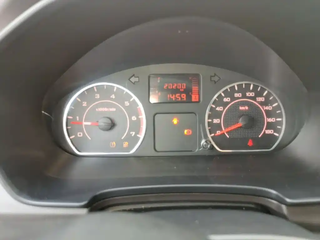 Wuling Hongguang V — миниатюра 12