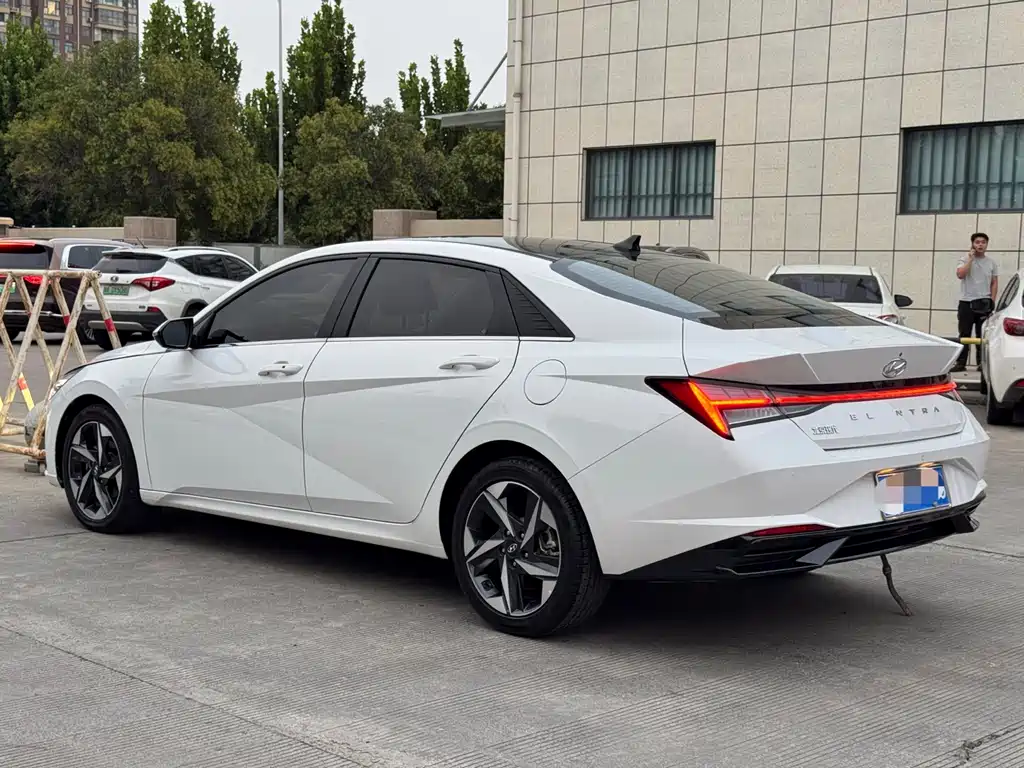 Hyundai Elantra — миниатюра 4