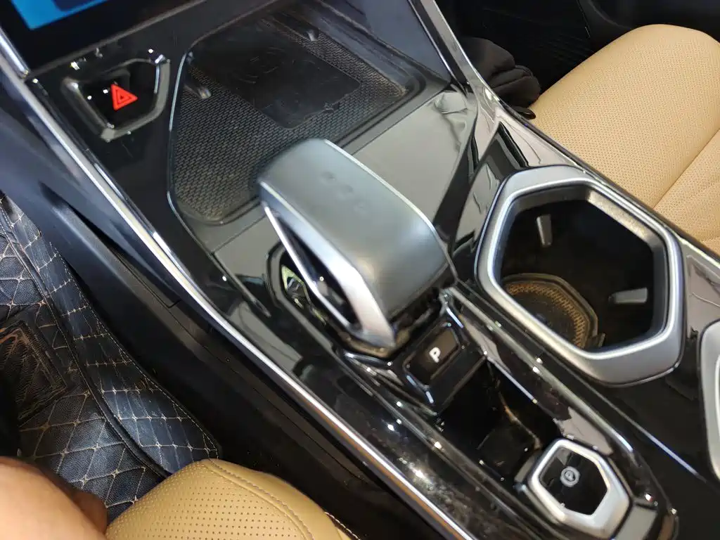 Geely Boyue L — миниатюра 14