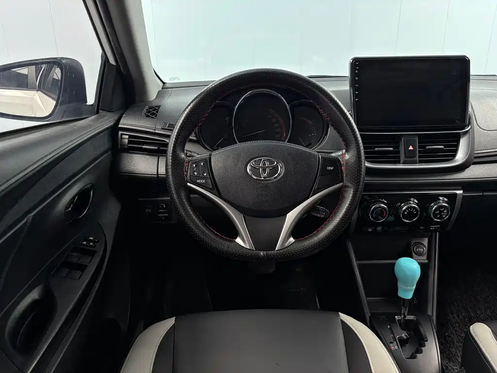 Toyota Yaris L — миниатюра 6