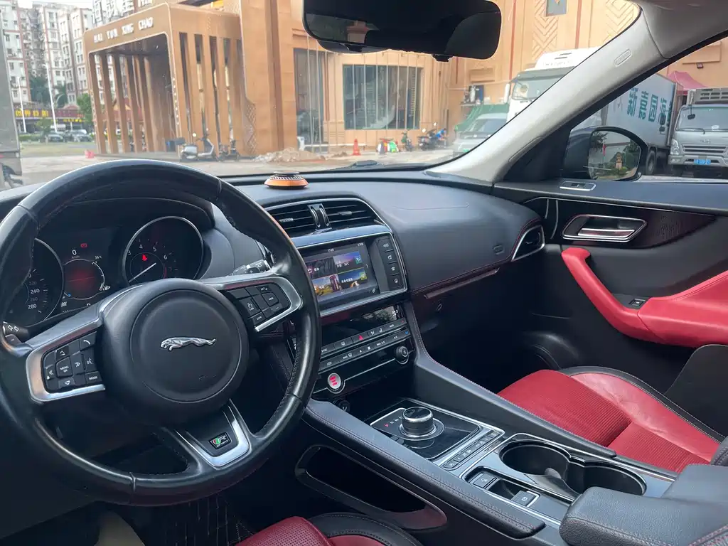 Jaguar F-PACE — миниатюра 16