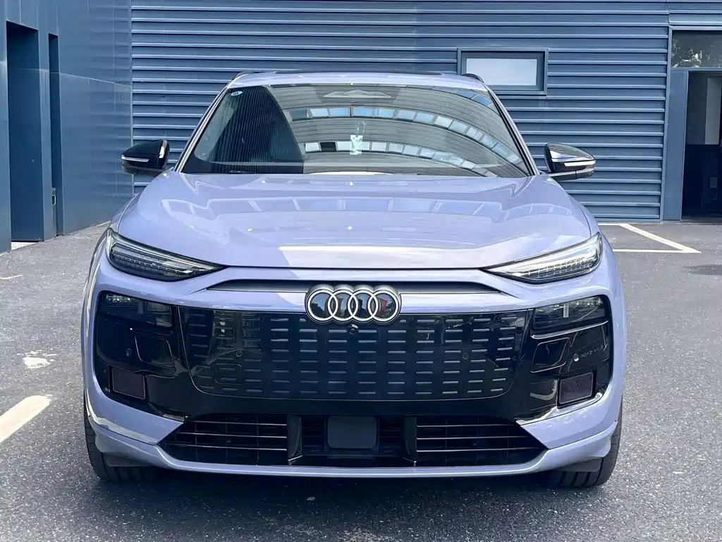 Audi Q6L e-tron — миниатюра 2