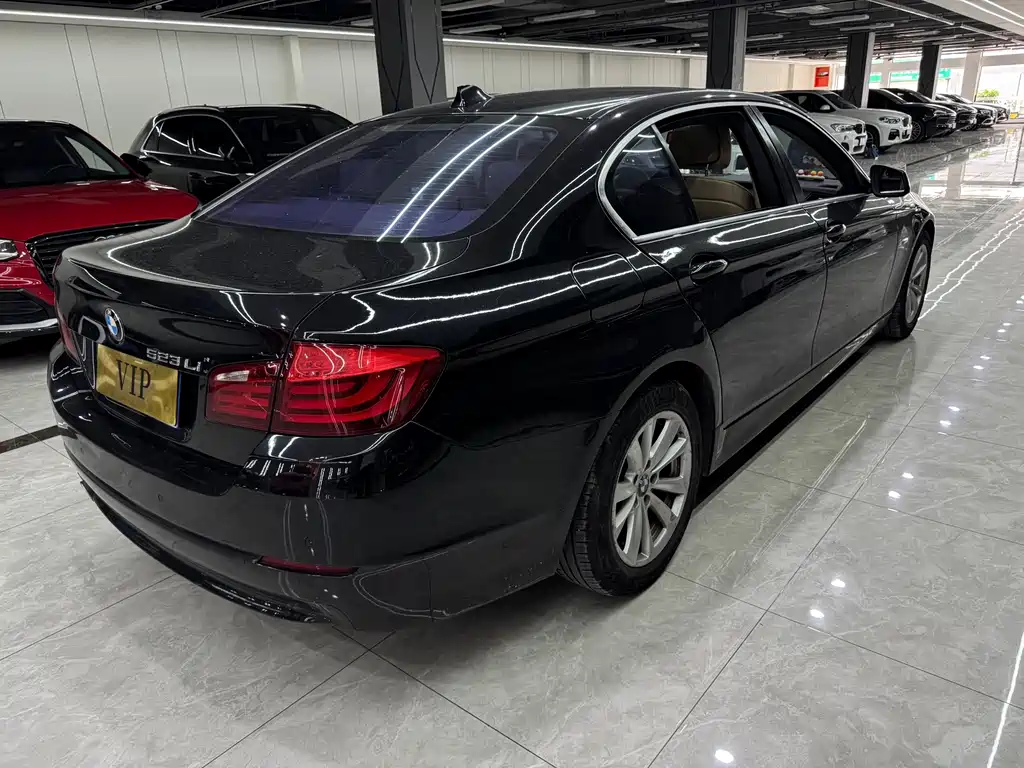 BMW 5 Series — миниатюра 4