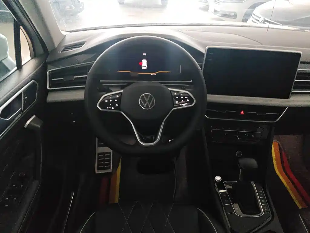 Volkswagen Tiguan L 2023 — фото 7