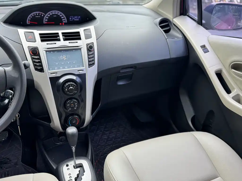 Toyota Yaris — миниатюра 5