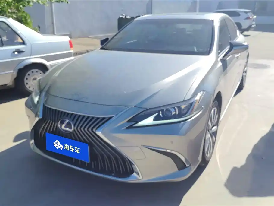 Lexus ES 2020