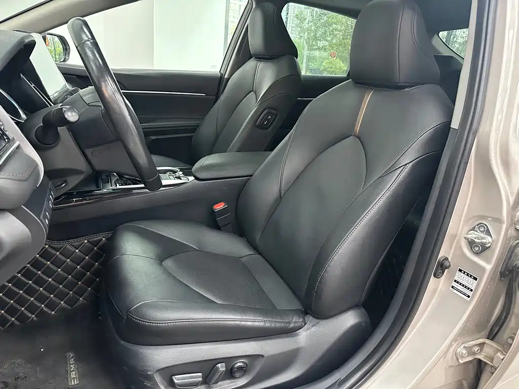 Toyota Camry — миниатюра 17