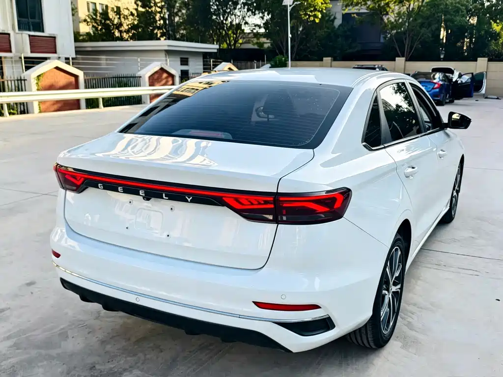 Geely Emgrand — миниатюра 11