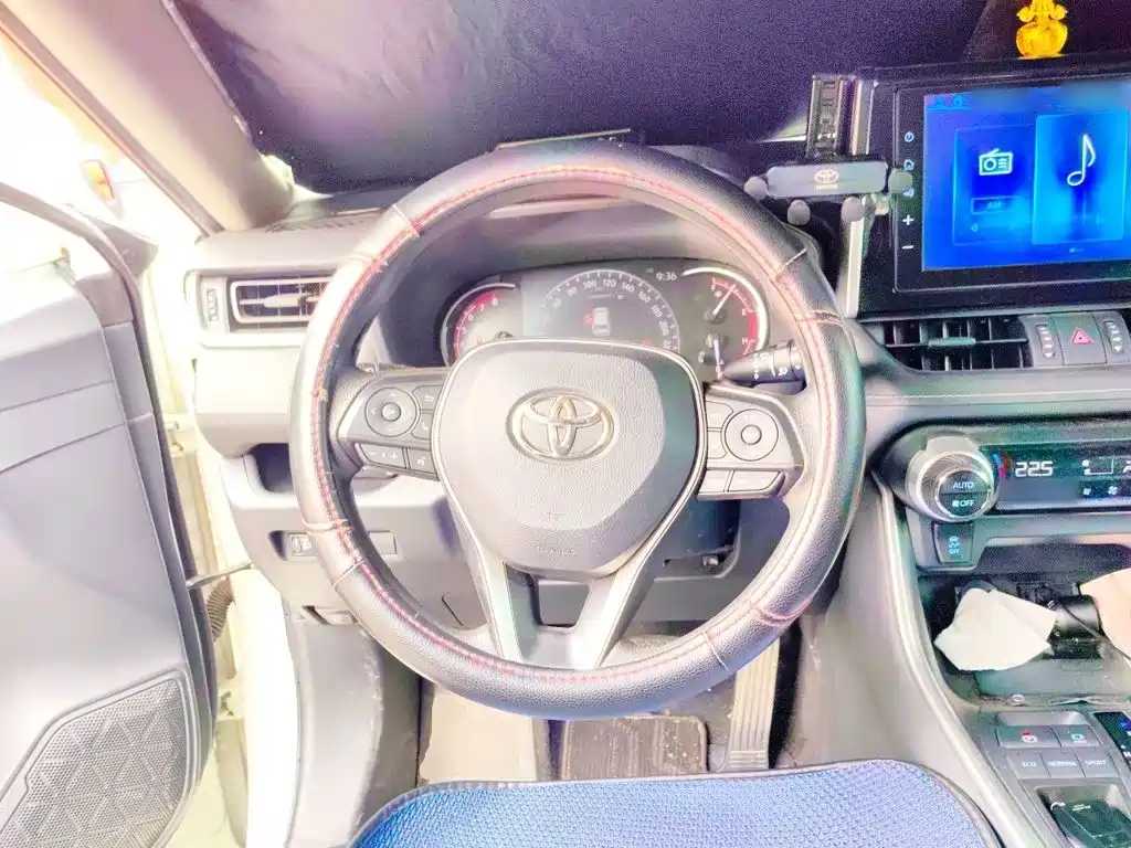 Toyota RAV4 — миниатюра 11