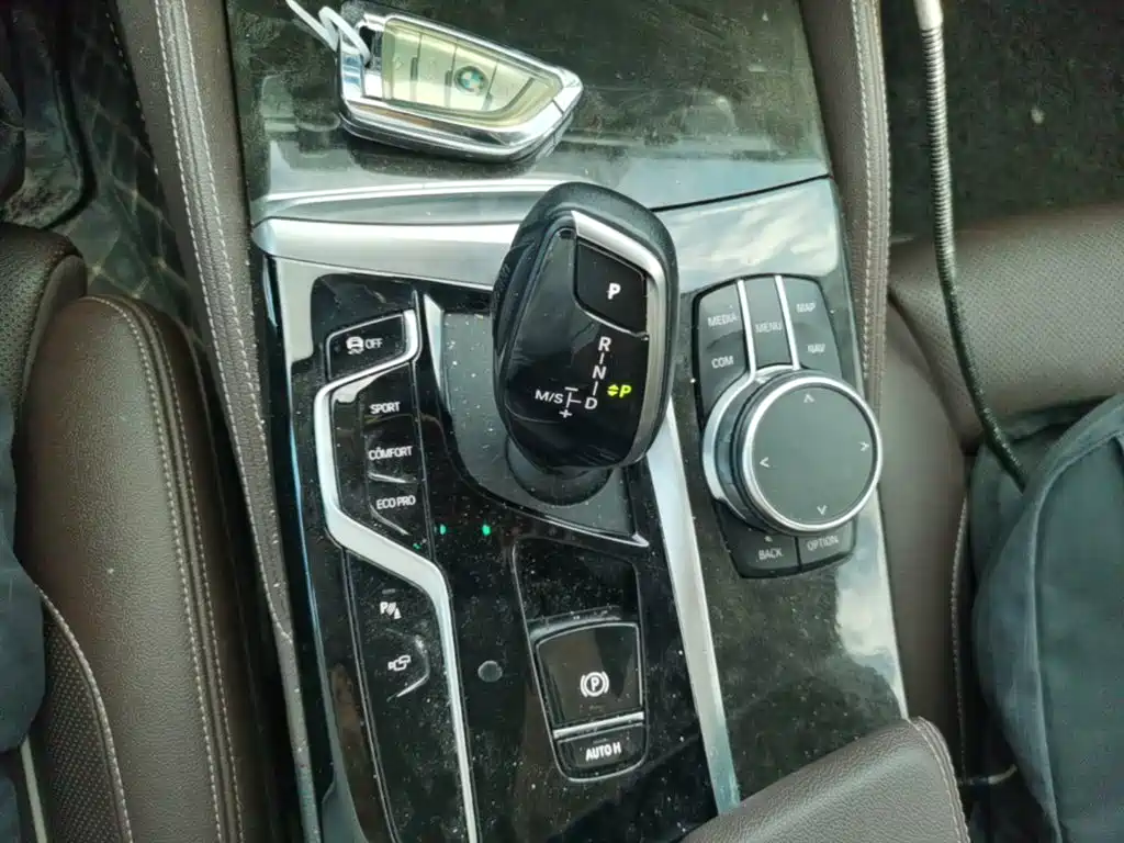 BMW 5 Series — миниатюра 14