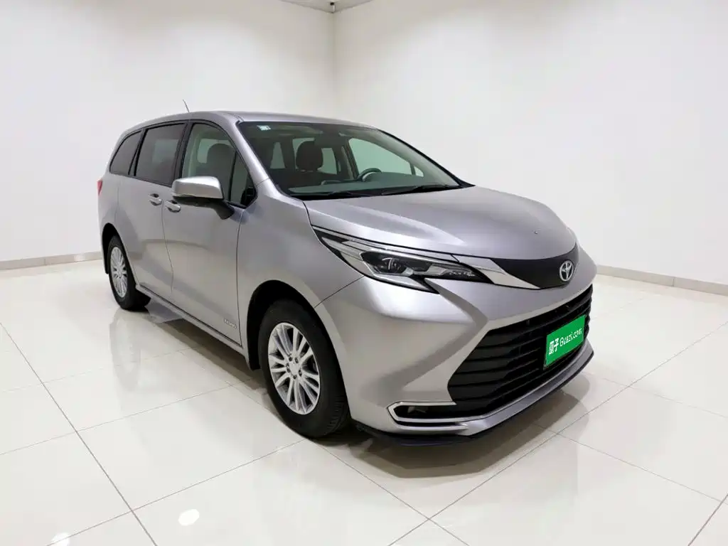 Toyota Sienna — миниатюра 3