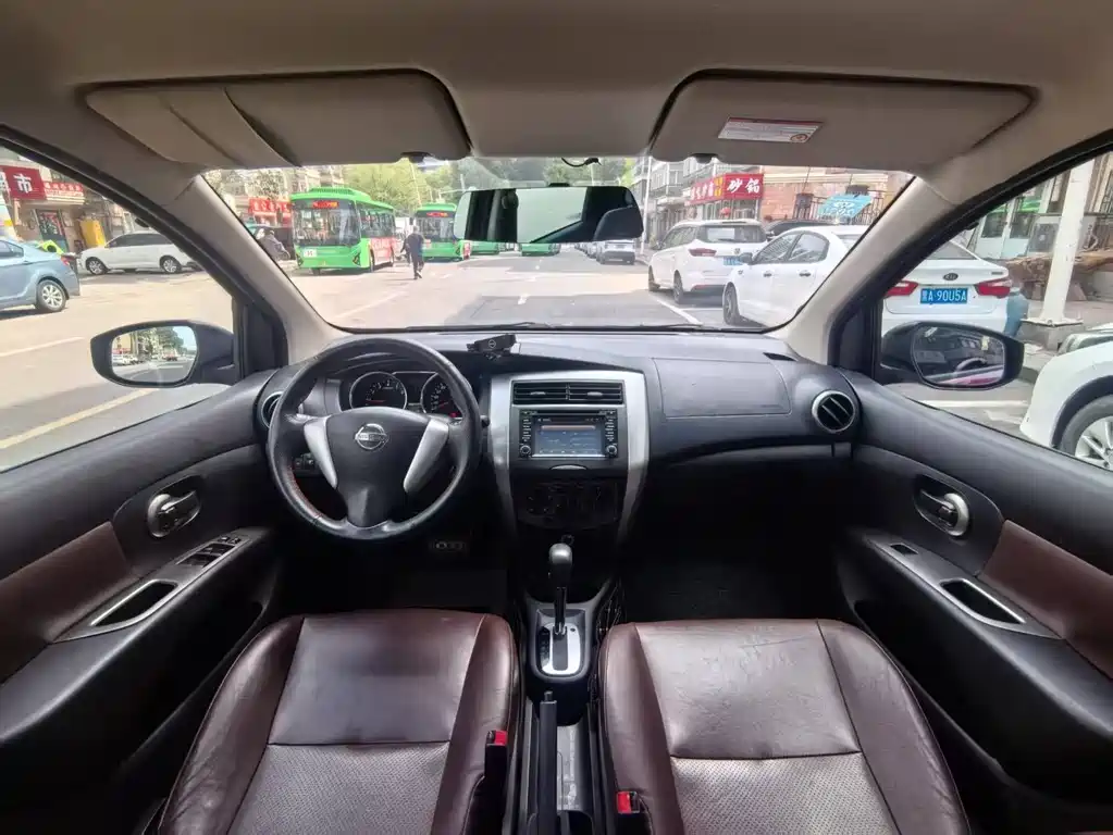 Nissan Livina Dynamic Sharp 1.6XV CVT Luxury Edition, фото 7