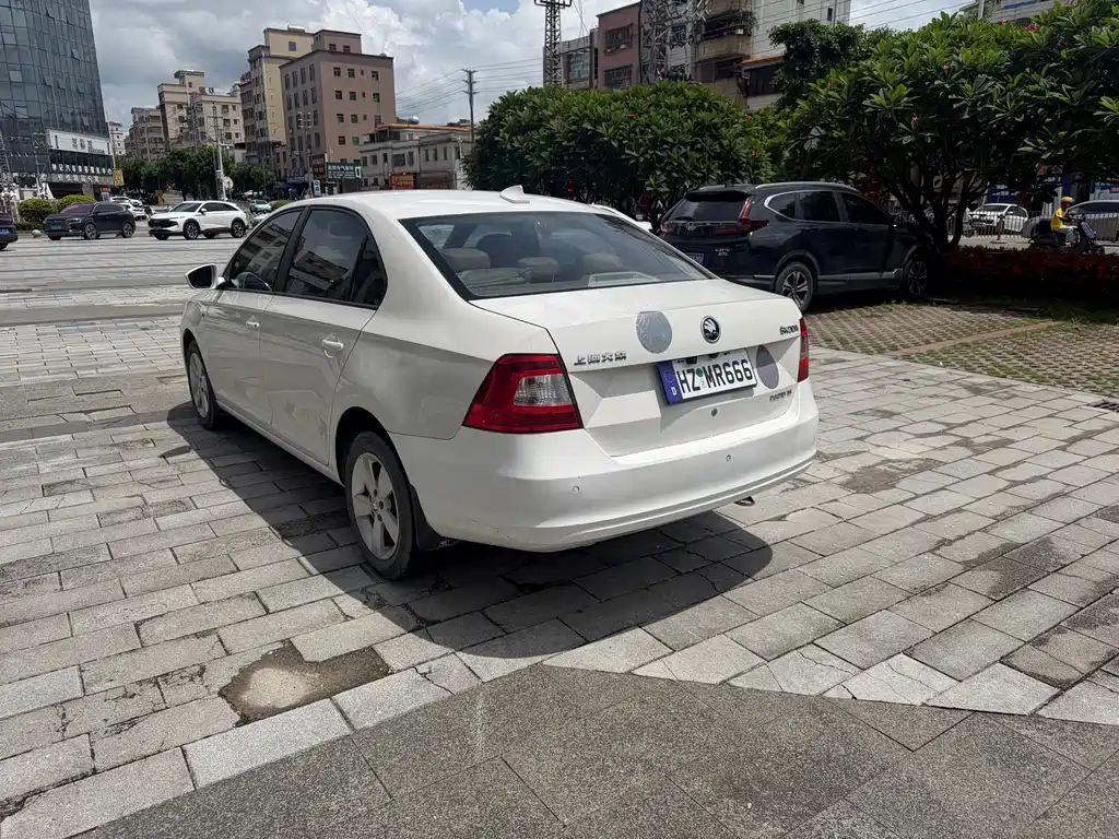 Skoda Rapid 1.6L Auto Smart Select Type, фото 6