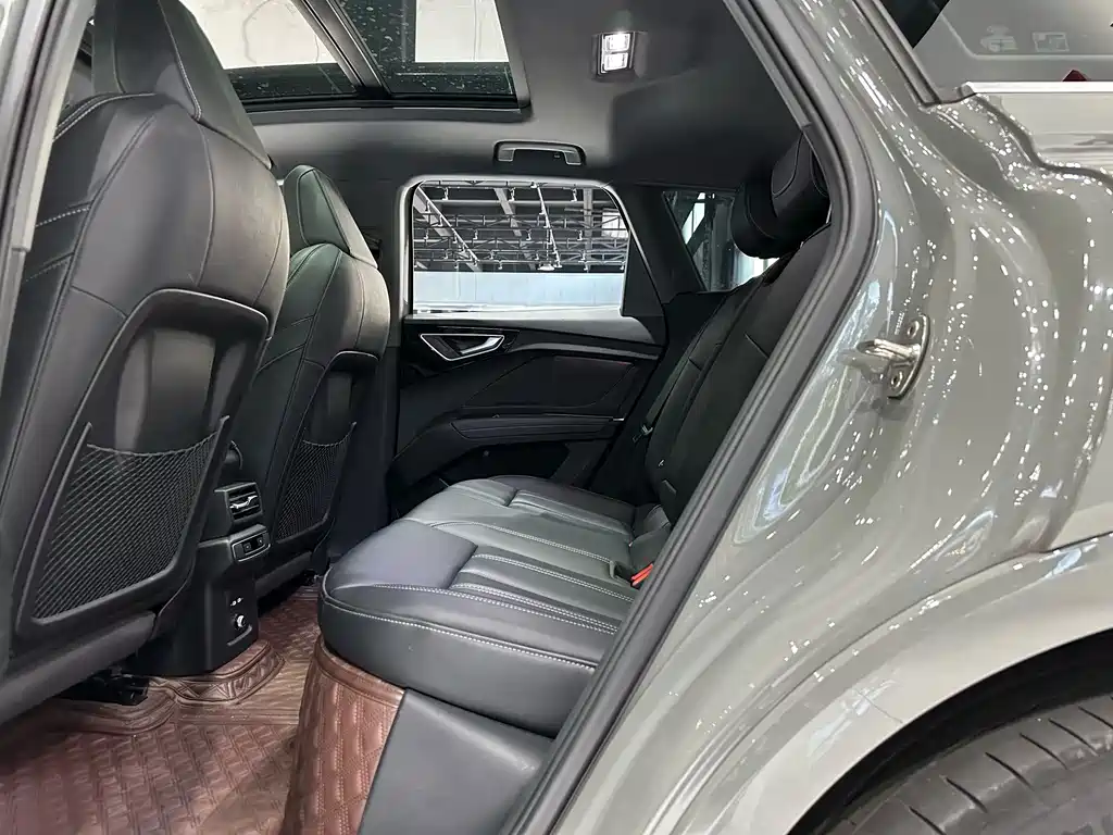 Audi Q4 e-tron — миниатюра 15