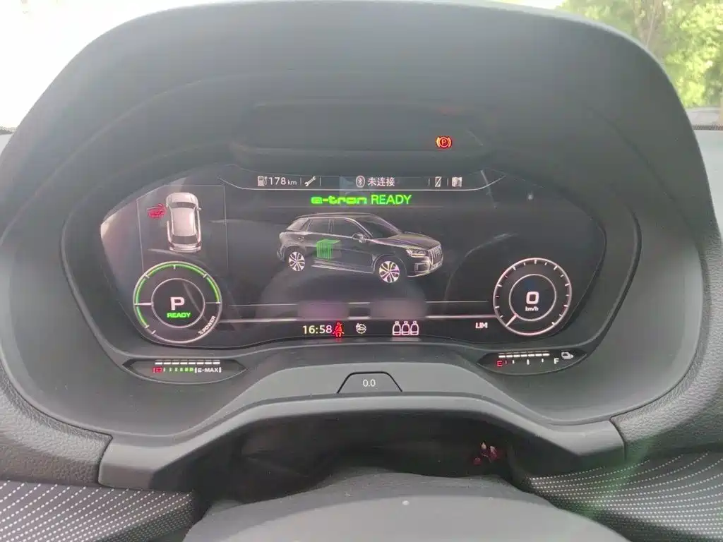 Audi Q2L e-tron — миниатюра 4
