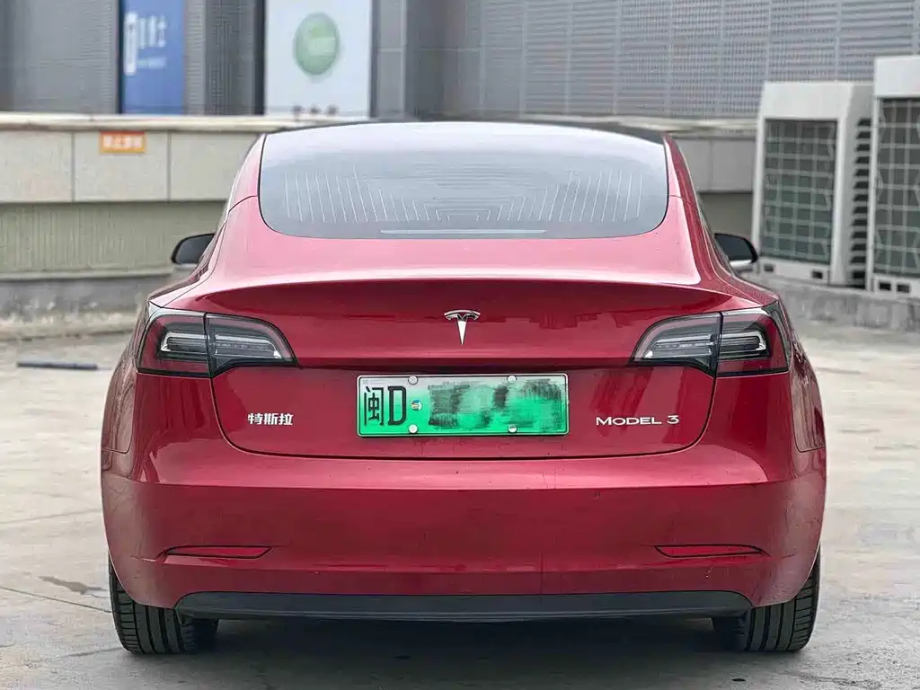 Tesla Model 3 — миниатюра 5