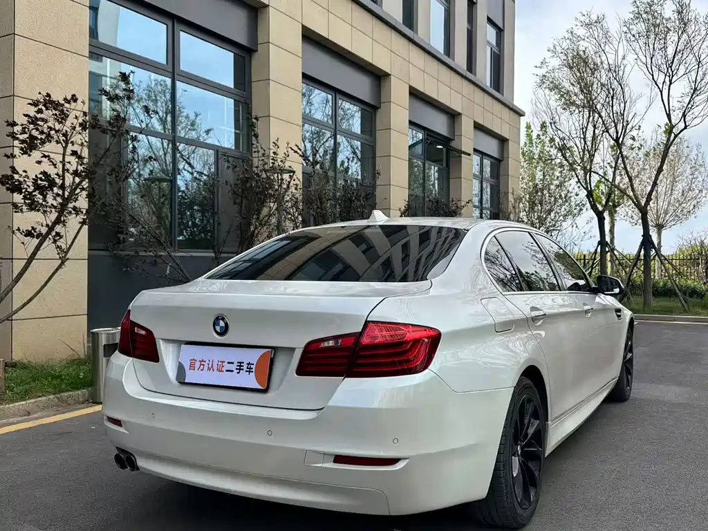 BMW 5 Series — миниатюра 9