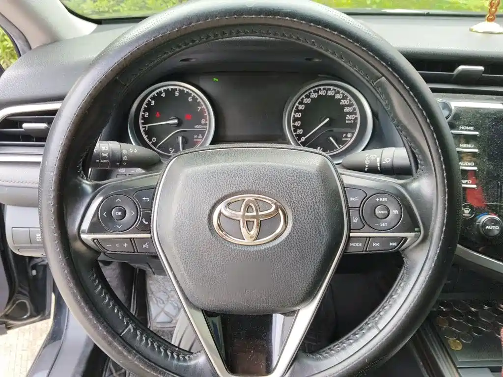 Toyota Camry — миниатюра 3