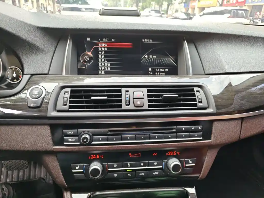BMW 5 Series — миниатюра 9