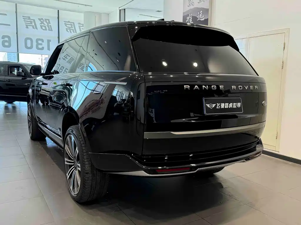Land Rover Range Rover 2023 — фото 23