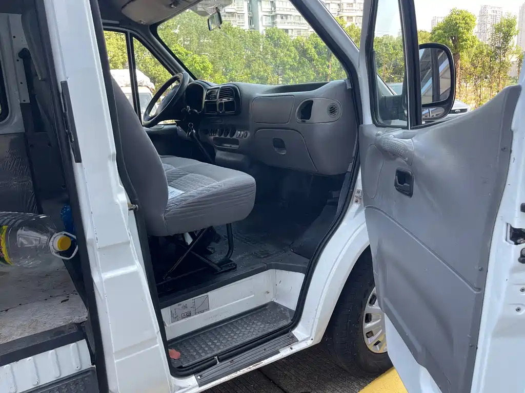 Ford Transit Classic — миниатюра 9