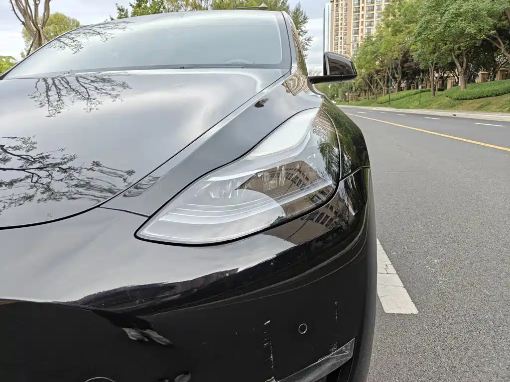 Tesla Model Y — миниатюра 24