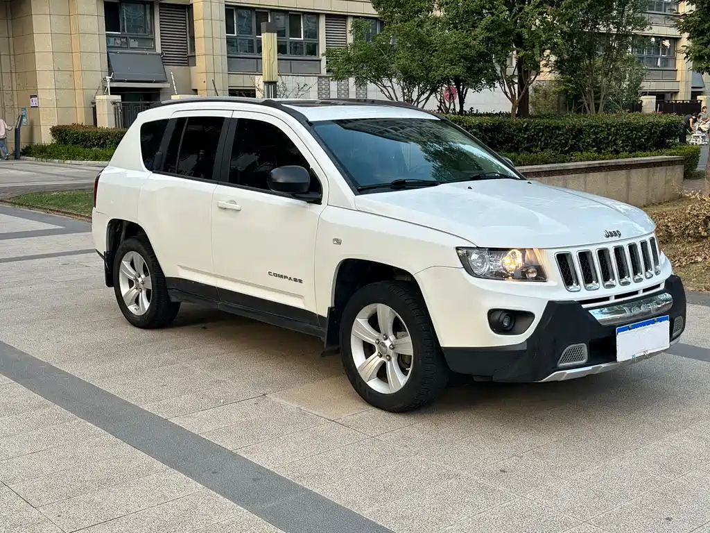 Jeep Compass (Import) — миниатюра 3