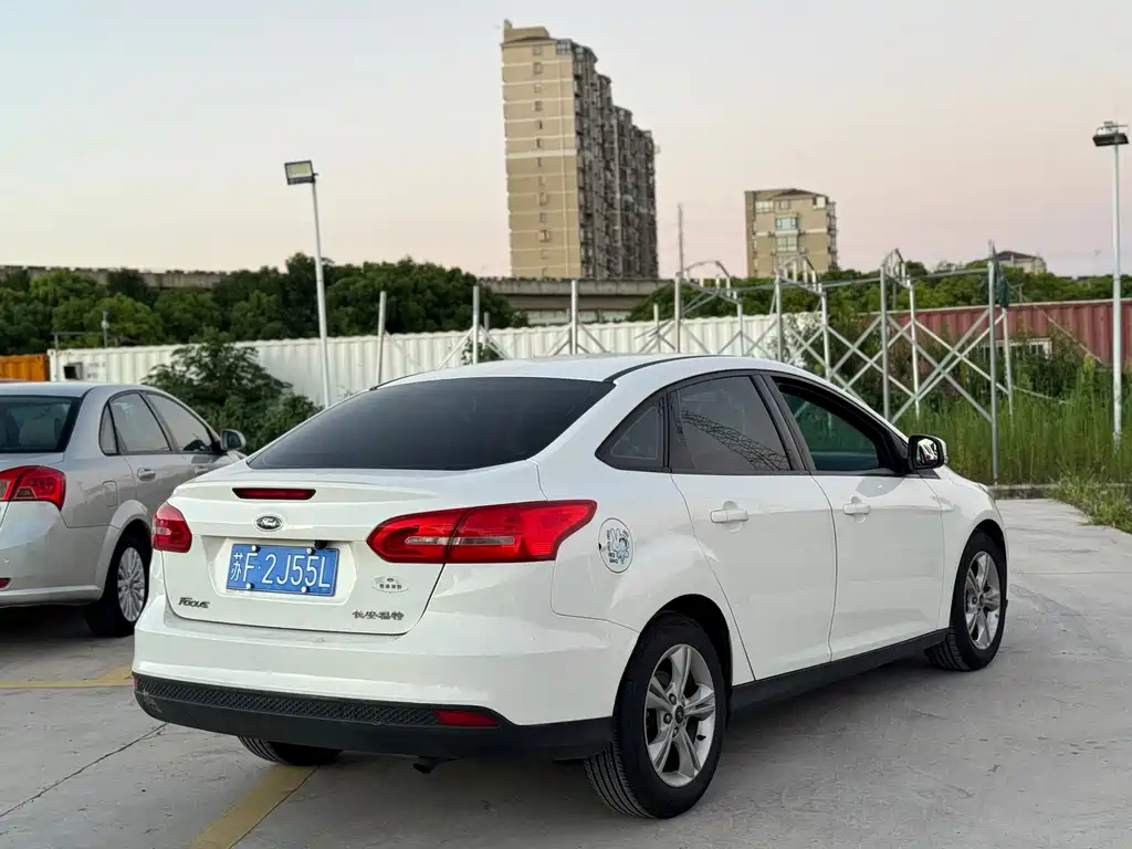 Ford Focus — миниатюра 10