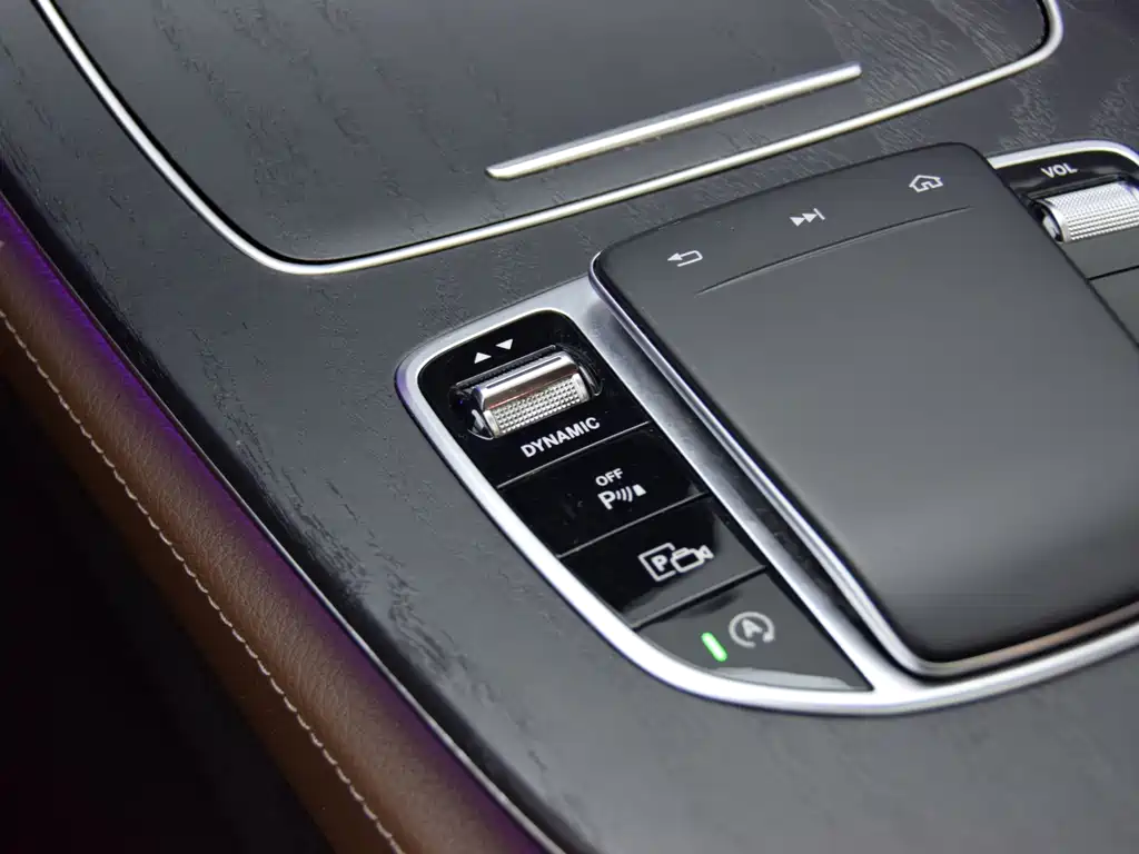 Mercedes-Benz E-Class — миниатюра 17