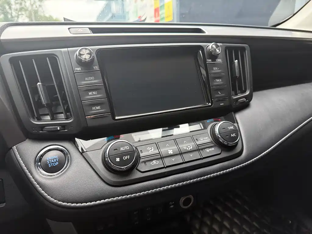 Toyota RAV4 — миниатюра 14