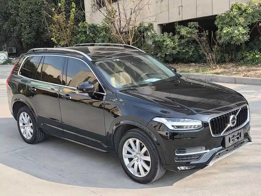 Volvo XC90 2015 T6 7 мест