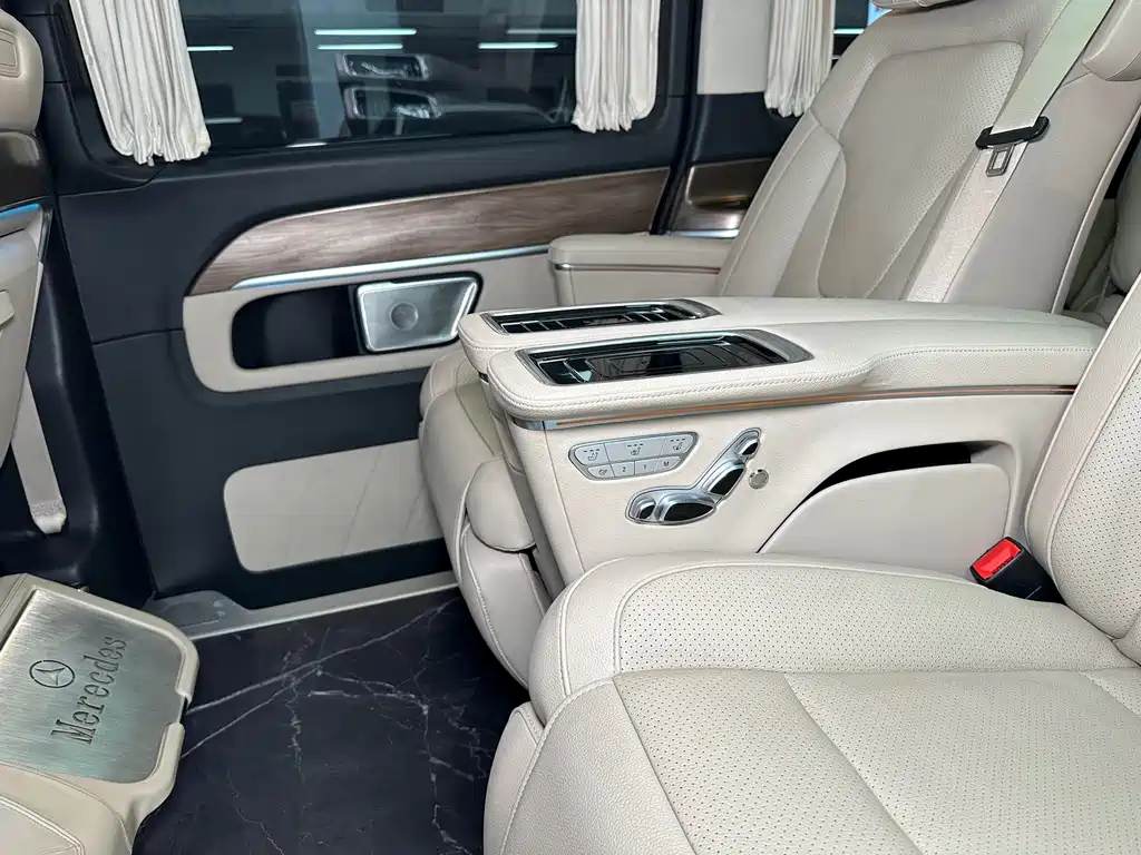 Mercedes-Benz V-Class — миниатюра 17