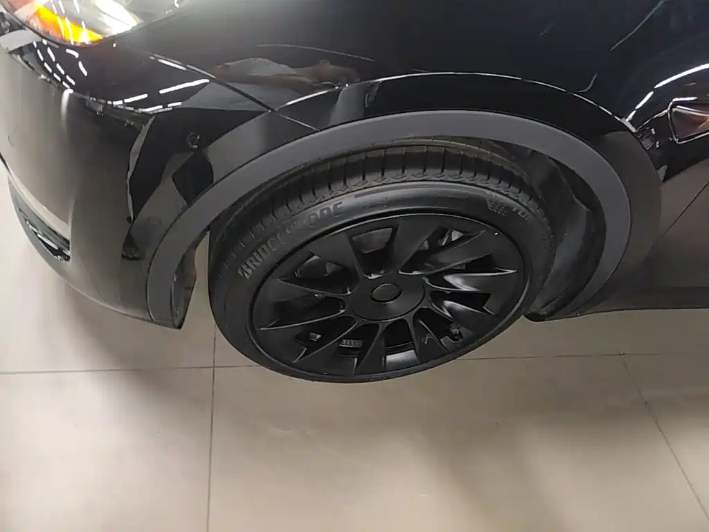 Tesla Model Y — миниатюра 23