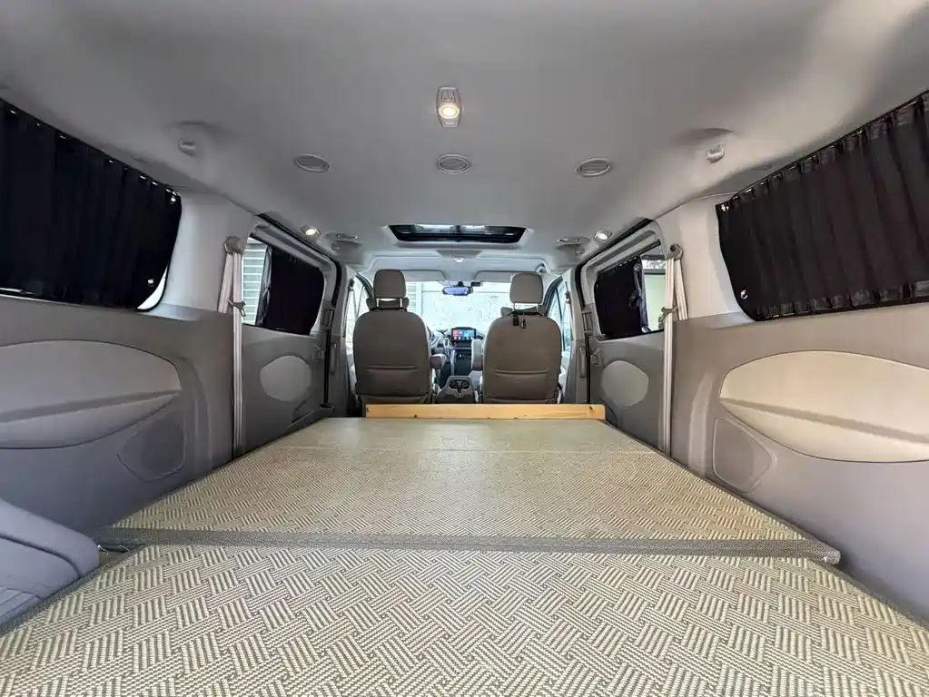 Ford Tourneo — миниатюра 8