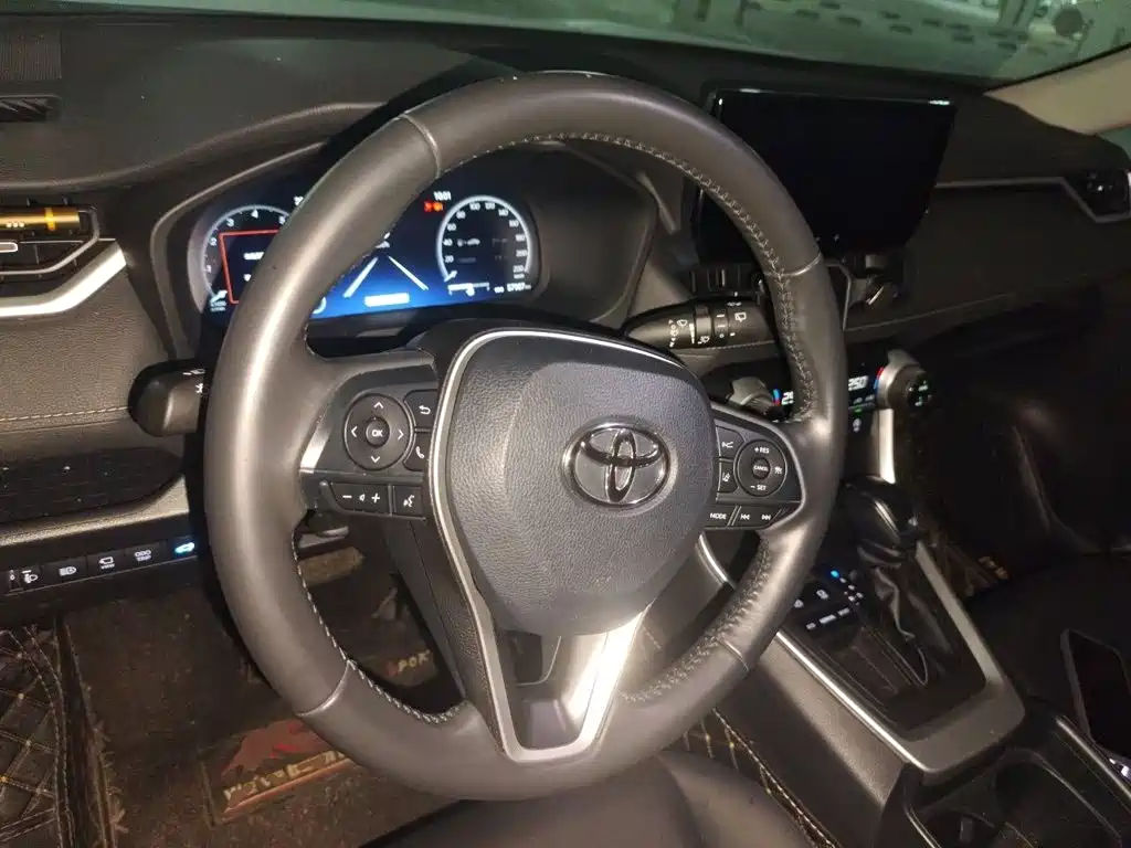 Toyota RAV4 — миниатюра 11