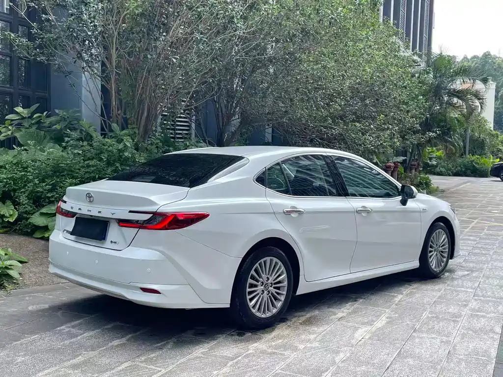 Toyota Camry — миниатюра 6