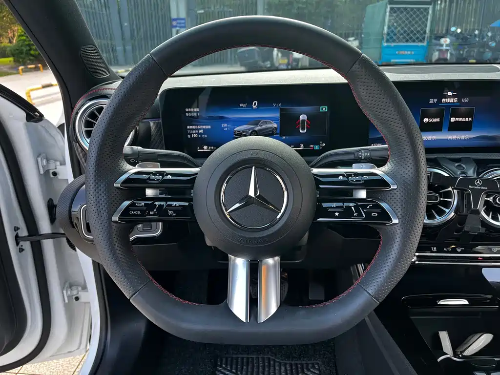 Mercedes-Benz A-Class — миниатюра 7