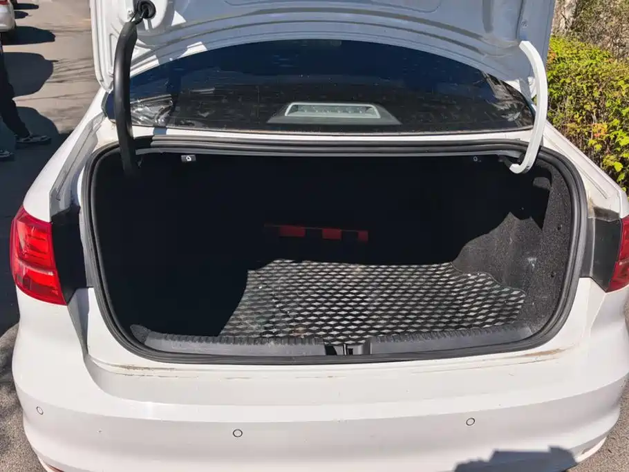 Volkswagen Sagitar — миниатюра 4