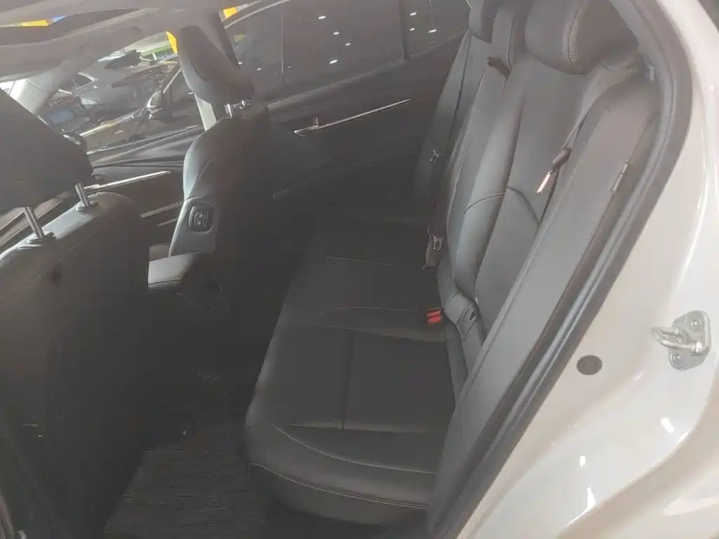 Toyota Camry — миниатюра 17